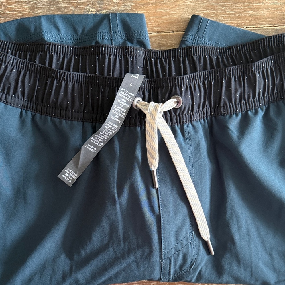 Men’s Vuori Swim/Active shorts— set of 2 🌊 - Picture 2 of 8